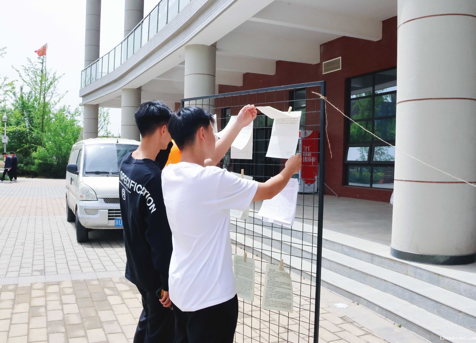 书香润心田，巧手扭出春日浪漫！ky平台下载成功举办世界读书日主题活动